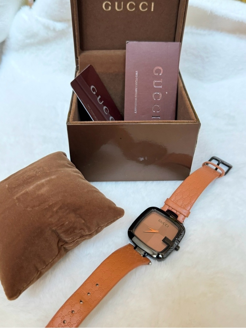 “Gucci” Tan Leather Strap Watch with Two-Tone Beige Dial
